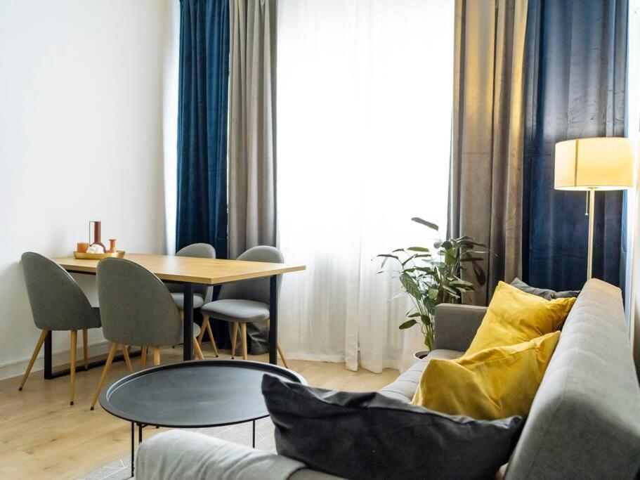 Apartament Sky Penthouse - Square Bucureşti