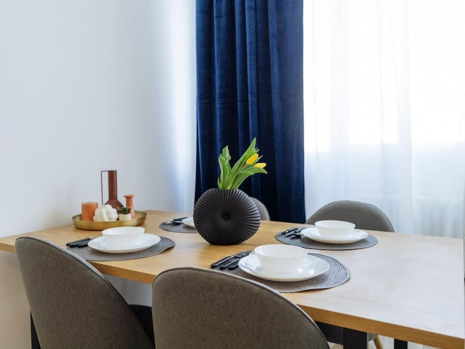 Sky Penthouse - Square Apartment Bucharest